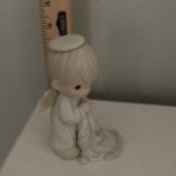 Precious Moments Wishing You a Cozy Christmas - Picture 3 of 8